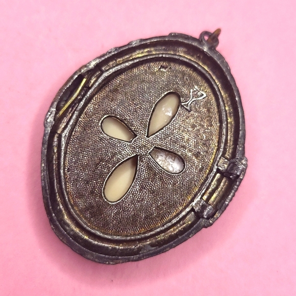 Cameo - Picture 2 of 3